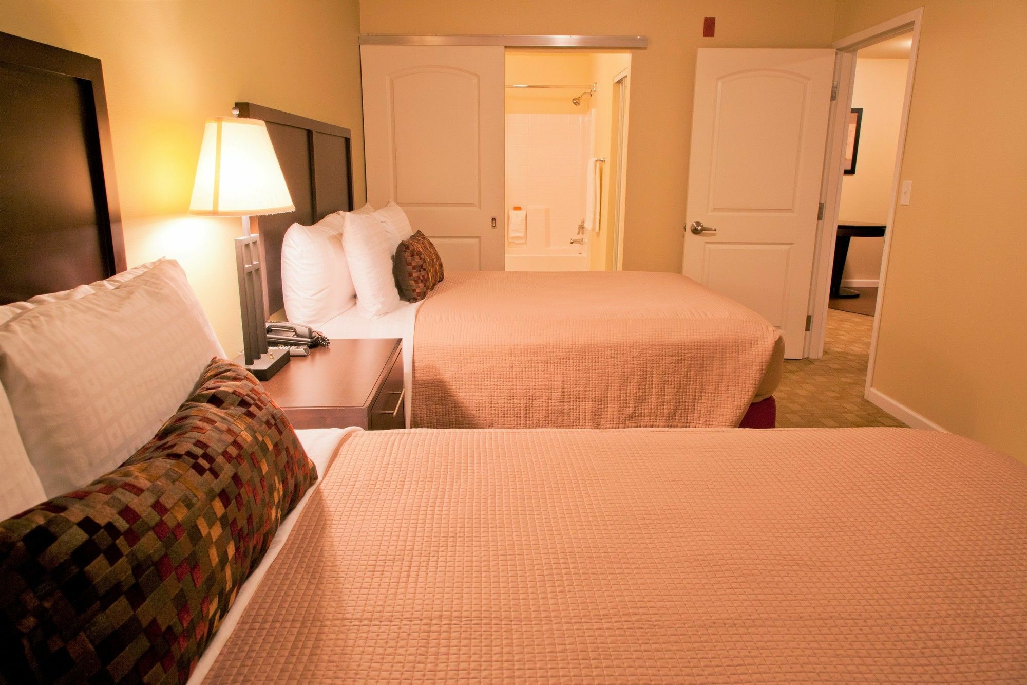 Ledgestone Hotel Yakima Bagian luar foto
